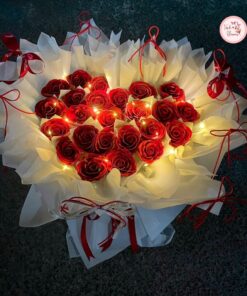 Bó hoa sáp trái tim 9 lớp màu đỏ phối đèn nháy