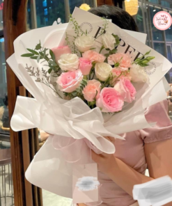 Bó hoa tươi tone hồng pastel