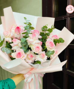 Bó hoa tươi tone hồng pastel