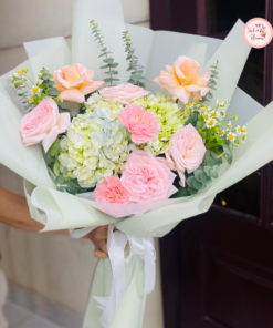 Bó hoa tươi tone hồng pastel