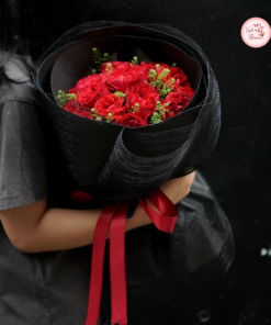 Bó hoa hồng đỏ nhỏ xinh xắn