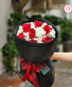 Bó hoa hồng đỏ nhỏ xinh xắn