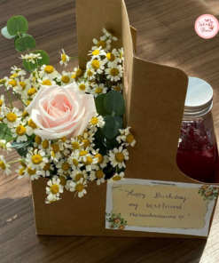 Giỏ hoa cùng đổ uống đi kèm