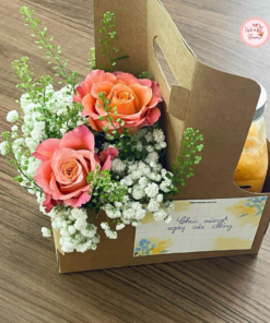 Giỏ hoa cùng đổ uống đi kèm