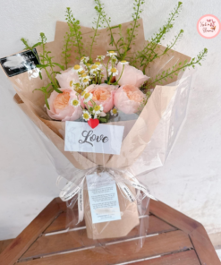 Bó hoa hồng tone hồng xinh xắn