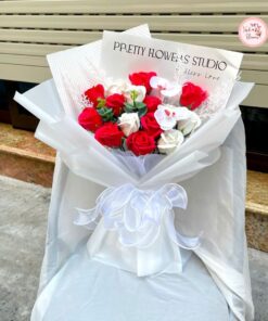 Bó hoa sáp phối 2 màu đỏ trắng